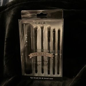 NWT Cala brush set with travel case